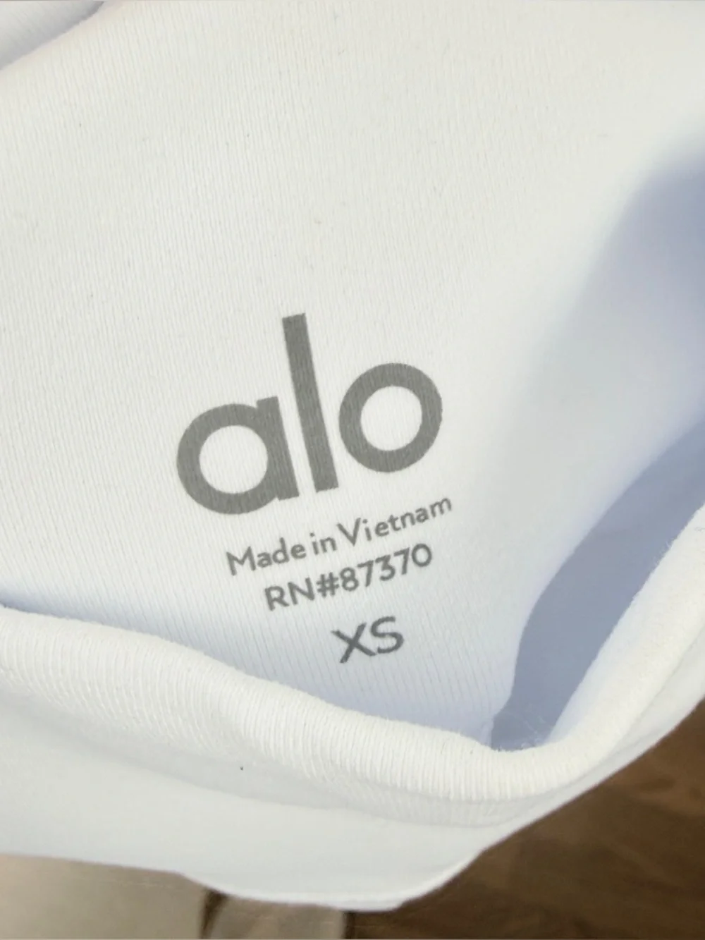 Alo High Waist Airbrush Capri Leggings XS Workout Yoga Athleisure Clean Girl